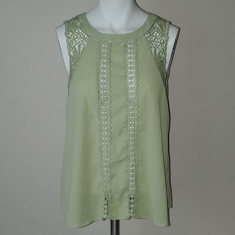 Anthropologie [E (hanger) M] size S light green sleeveless blouse 🌛